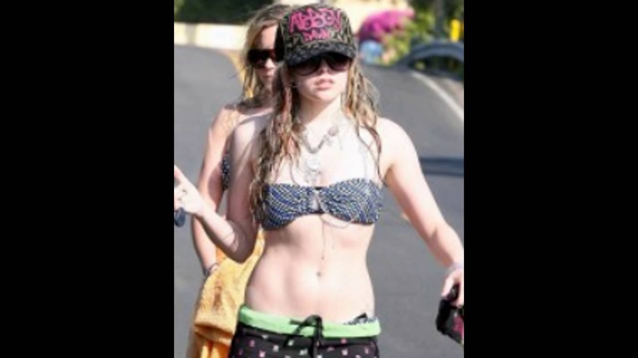 Avril Lavigne Shows off Her Belly Button.