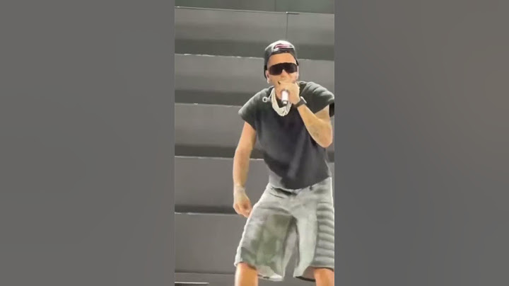 SFERRA EBBASTA SFIORATO DALLE FIAMME 🔥 AL SUO CONCERTO