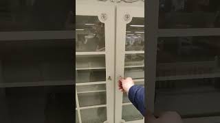Винтажный шкаф на блошином рынке Финляндия.