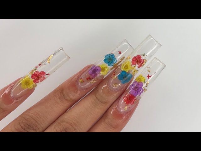 💐Natural Flower Encapsulated Nails 💅 Let the spring flowers bloom on your  fingertips 😻 🛒Products Used: ✨ Dried Flowers ✨... | Instagram