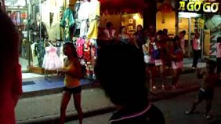 Crazy Midget in Pattaya busting a move