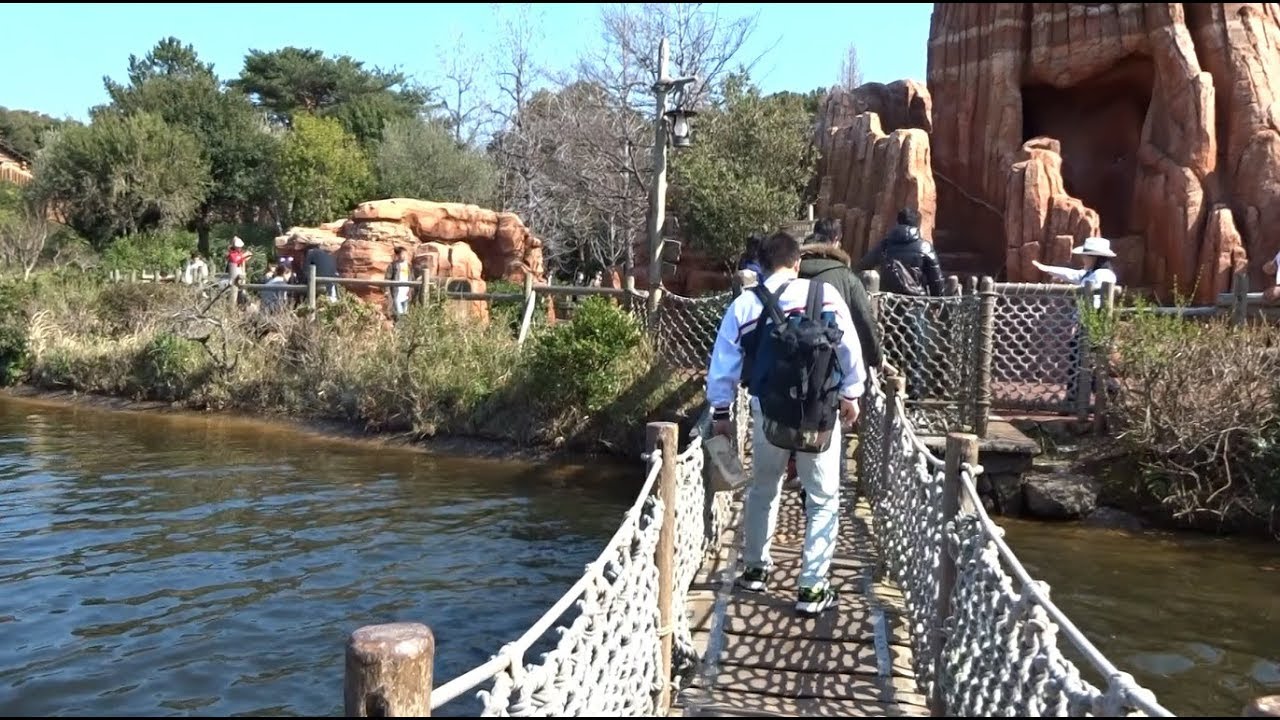 東京ディズニーランドのトムソーヤ島を散策して吊り橋や丸太橋を渡った風景 Youtube