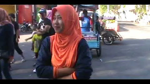 Senam Kewer kewer ( Libertaria feat. Riris Arista )