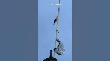 Man replaces Israeli flag with Palestinian flag at UK town hall
