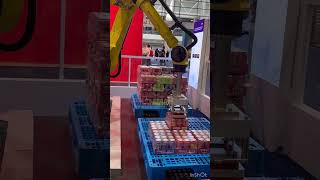 Chicago Automation show-robotics factory heavy lifting sorting scanning machine 2024