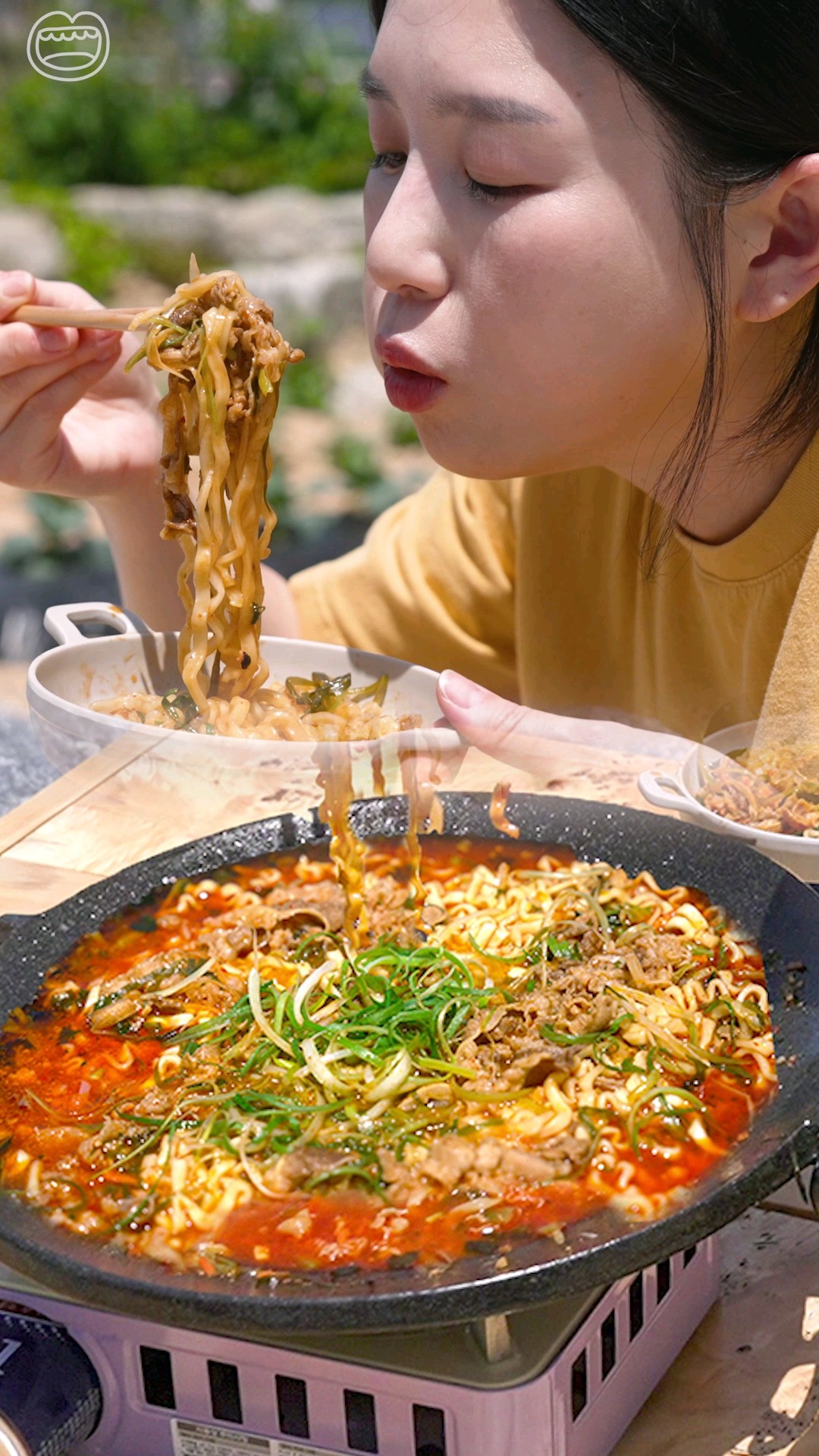 땡볕에 라면......