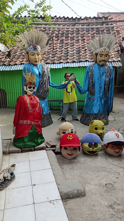 Ajak Ondel-ondel Joget lucu #badut #lucu #youtubeshorts #shorts #dance