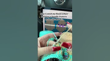 How I catch floats in stranded colorwork.  #knittingtutorial #yarn #BakingDoodleCowl