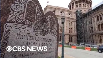 Court blocks Texas law requiring public classrooms to display Ten Commandments