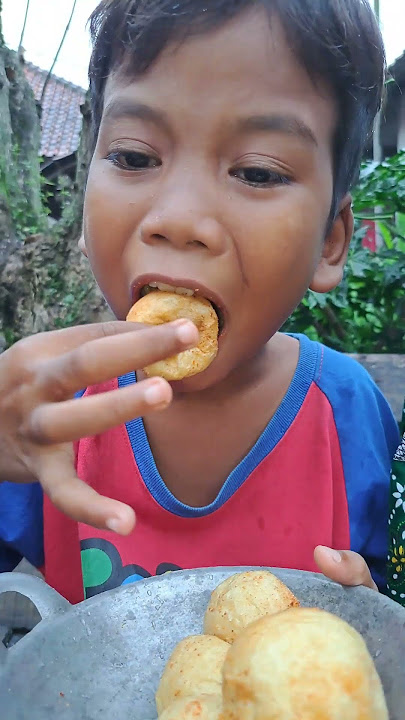 Lomba makan Tahu bulat satu wajan pedas