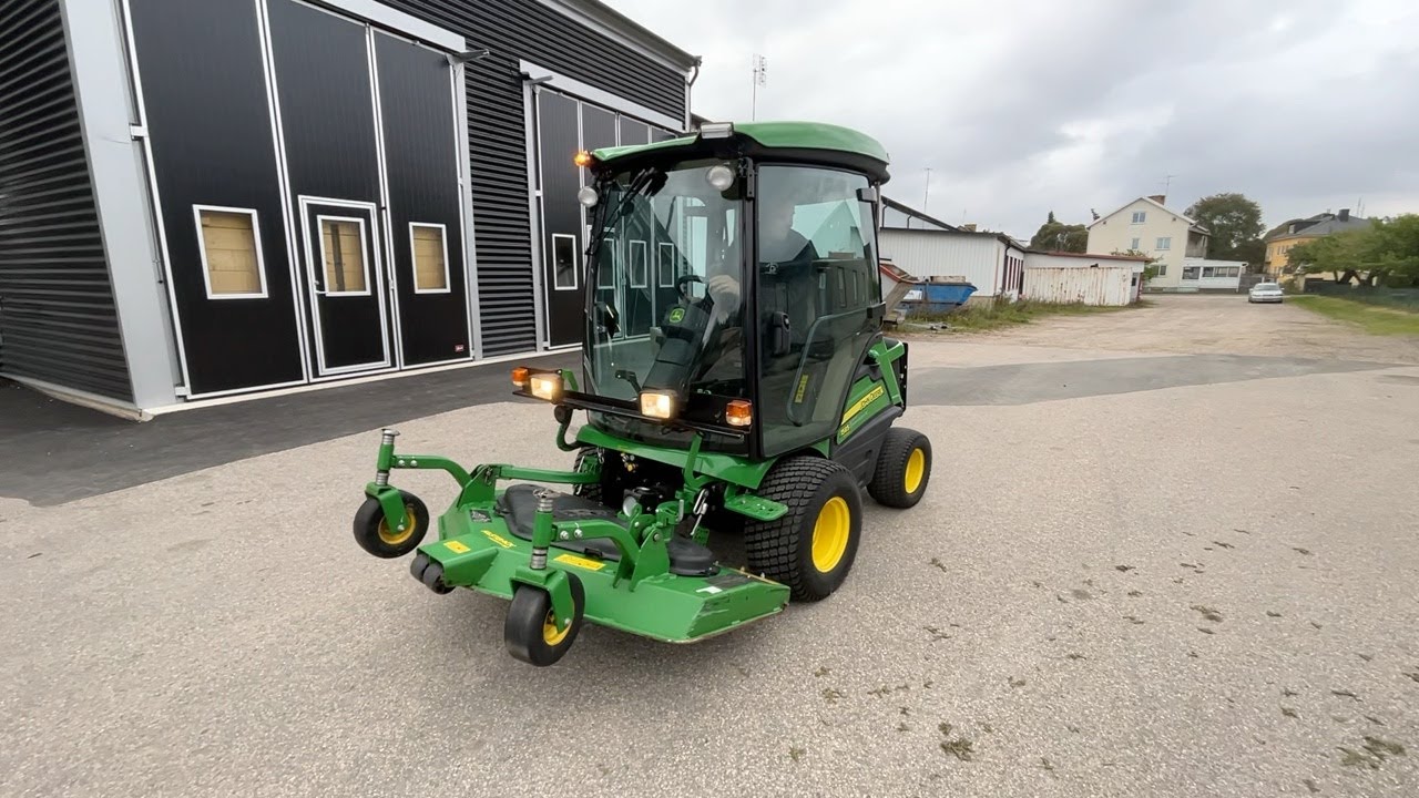 Köp Redskapsbärare John Deere 1585 Terraincut klippbord+vikplog på Klaravik