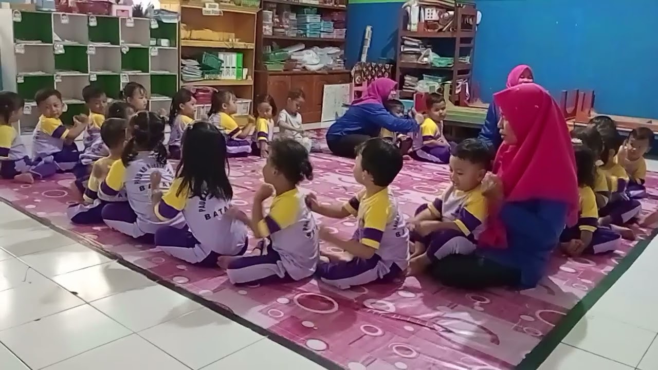 Bermain lagu dan tepuk ..tema : cuaca , sub tema : hujan