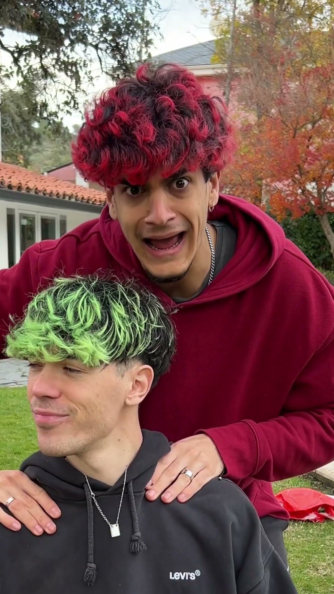 Mi AMIGO TIENE SUPERFUERZA y se CONVIERTE en HULK!