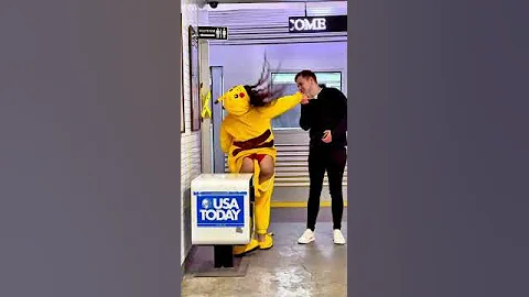 CRAZY SUBWAY PRANK: Is he shy?☺️ LA ELVIRA #funny #relatable