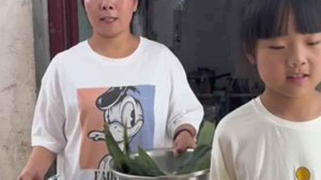 和孩子一起包粽子，感受节日的习俗，体验动手的乐趣，虽然包的不咋样，但是满满的成就感，