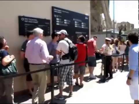 entrance-queues-at-the-sagrada-familia---gaudi's-basilica-in-barcelona