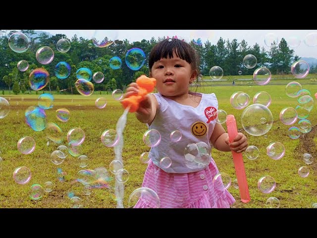 Kids Toys Play Bubble Soap - Kids Play Flying Fox Park Sentul Cultural Soap Bubbles class=