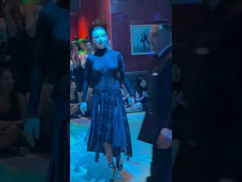 Tango Dance Live Bailan Anna Gudyno & Sebastián Arce #TangoDance #DanceShorts #Milonga #Shorts
