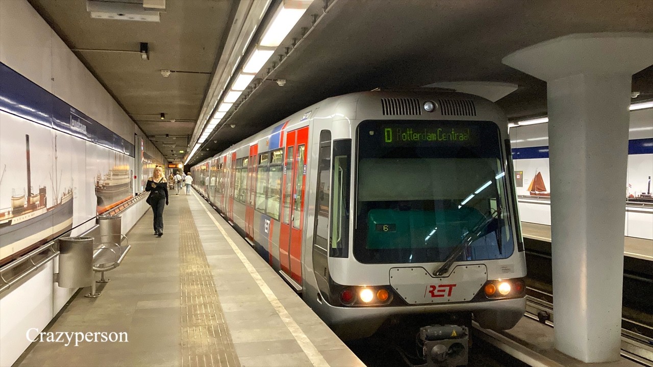 Diverse RET Metro's Rotterdam Leuvehaven - Lijn D en E