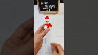 Cute snowman using fuzzy wire or pipe cleaners #pipecleanercrafts #pipecleanerart