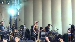 Metric - Gold Guns Girls - Lolla 2010