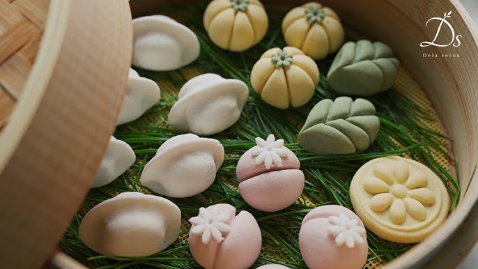 Songpyeon - Bánh gạo Trung Thu thơm mùi lá thông