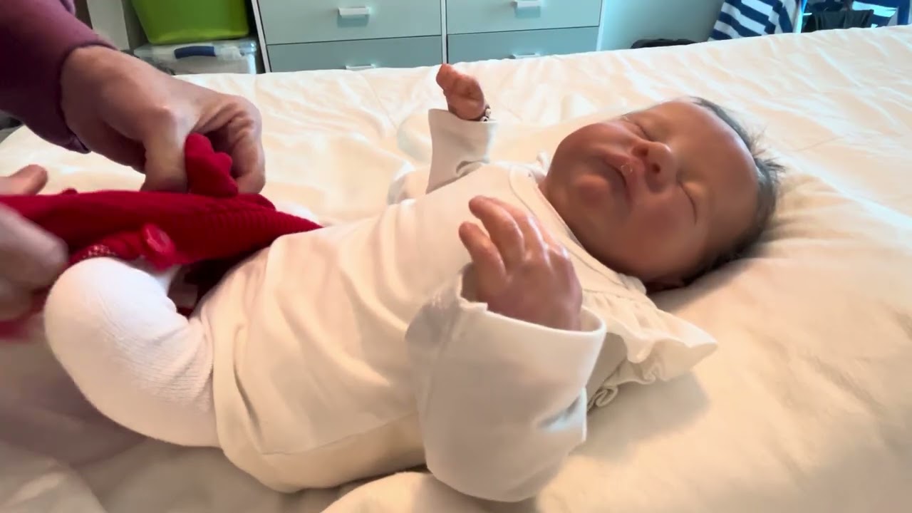 Переоденьтесь и пообщайтесь с Матильдой.