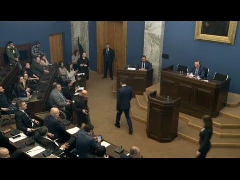 დავა იურიდიულ კომიტეტში ირაკლი შოთძის მოსმენის პროცედურებზე