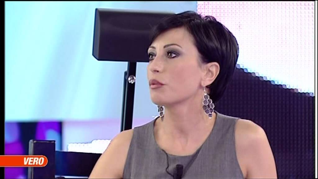 Laura Freddi invita STELLA CECCHI a Vero Bellezza - YouTube