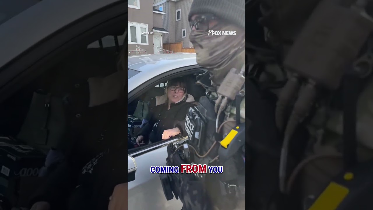 'DON'T INTERFERE': Border Patrol agent warns two women in SUVs to stop trailing #shorts #foxnews #us