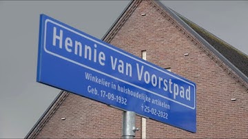 Onthulling van het straatnaambord van het Hennie van voorstpad