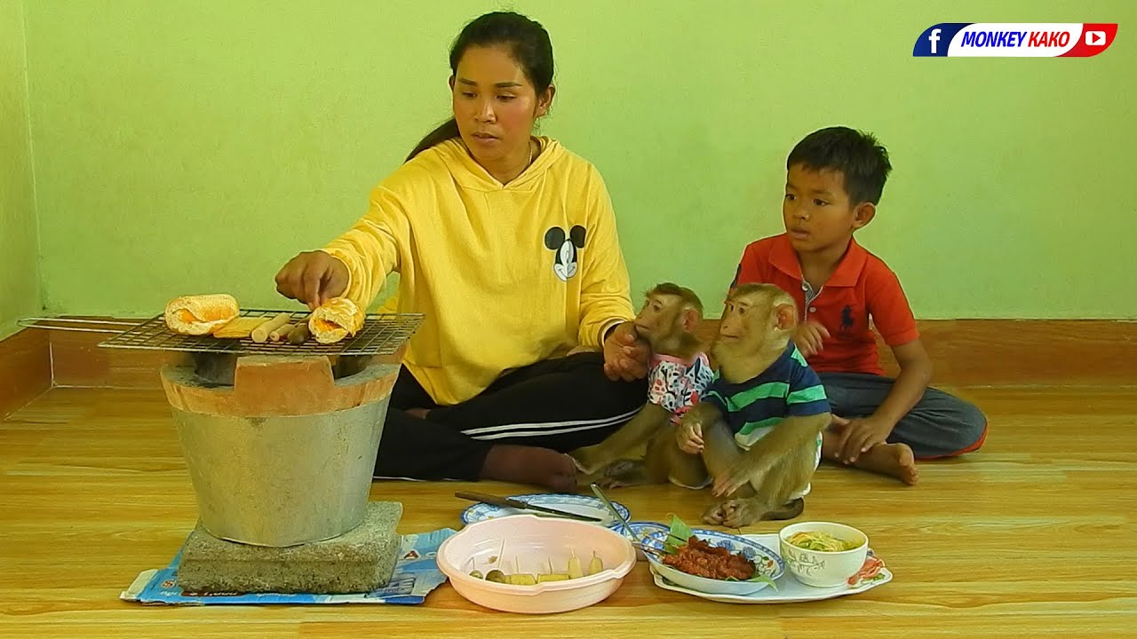 Adorable Kako With Baby Luna Waiting Eat Roast Bread With Grilled Beef Skewers
