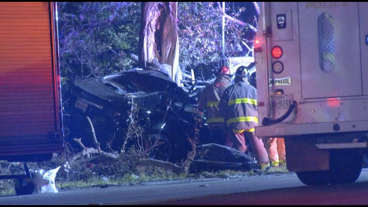 2 men killed when car crashes into tree at high rate of speed on ...