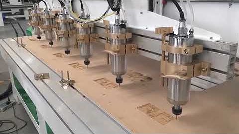 High-efficiency multi-head machine customized 6 spindles CNC router machine is carving wood patterns