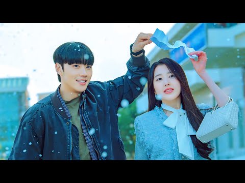 اتنين قمرات بيصحو من النوم يلاقوا نفسهم كبار في السن عواجير لكنهم بتتصدمو لما بيعرفوا الحقيقه ملخص