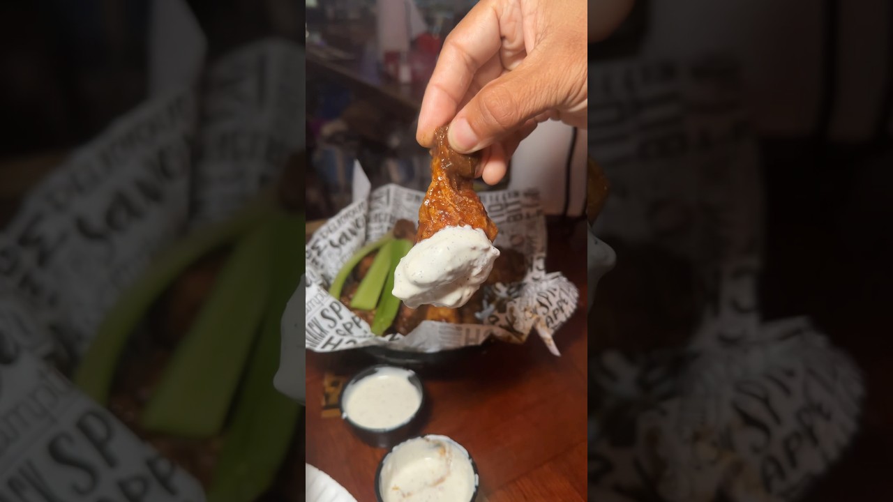 🦈 Sharkys Wings black garlic are BANGIN’! 🤤🔥🍗