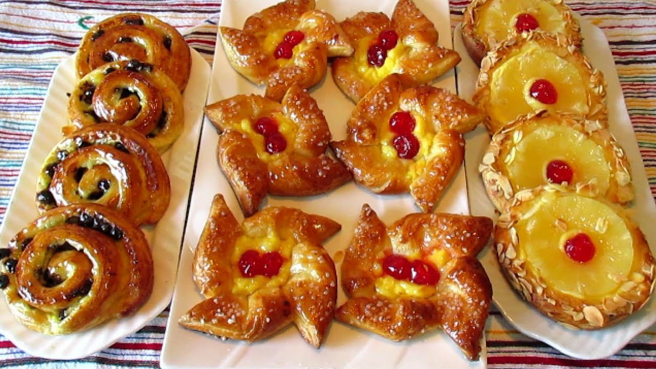 ثلاث اشكال من الفينوازري بعجينة الكروصون .