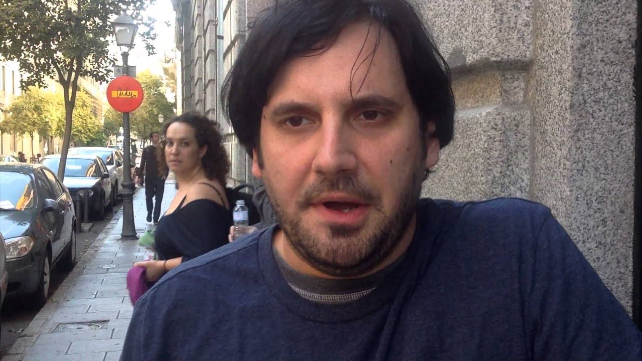 Entrevista con el dramaturgo estadounidense Derek Ahonen