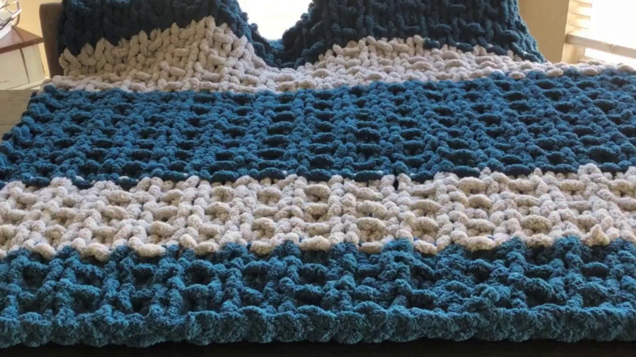 How To Easily Knit A Big Yarn Blanket – Mama In A Stitch