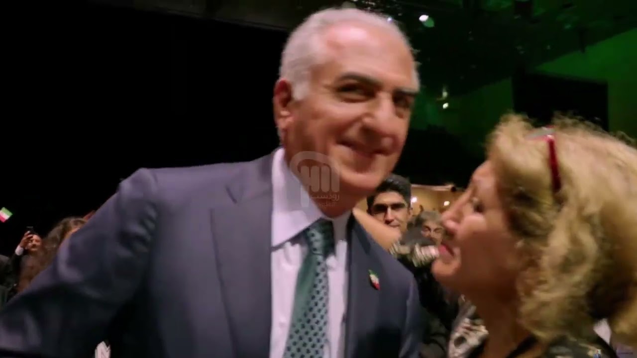 فوریشعار شاه رضا پهلوی و خواندن سرود شاهنشاهی در سالن تجمع مونیخ در حضور پادشاه