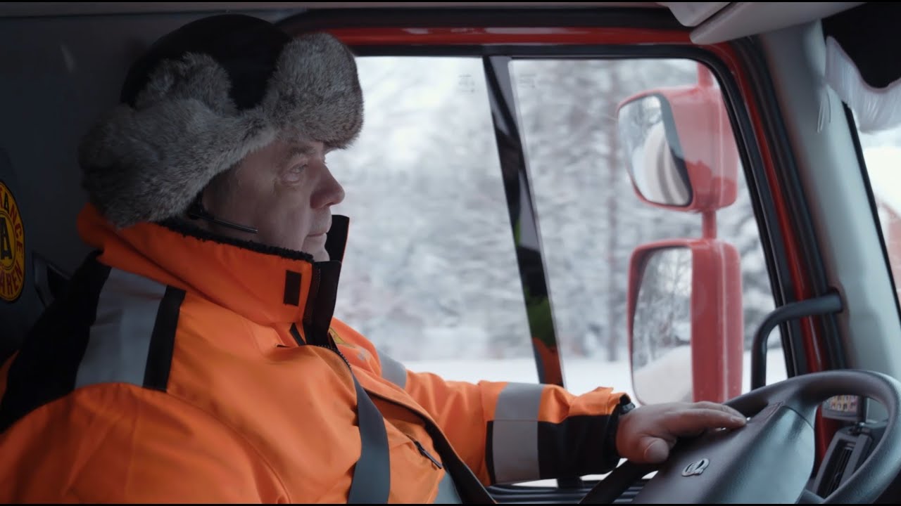 Hogan rycker ut efter en våldsam krock utanför Sälen. Uppdrag från Frusna Vägar, omg 13, avsnitt 3