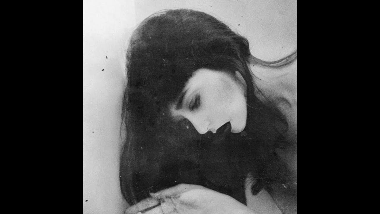 Поцелуй с блондинкой. Гифки поцелуй. Нежная slowed. Красивые нежные картинки. Наш первый танец.