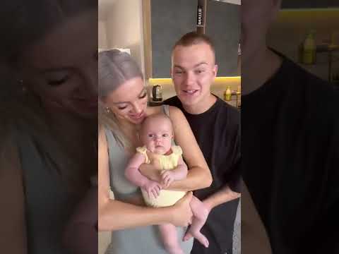 Не можем понять на кого похожа доченька 😍🌸💖 На папу, или на маму?🫶🏽