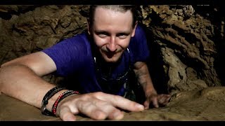 Cave crawling - Laos