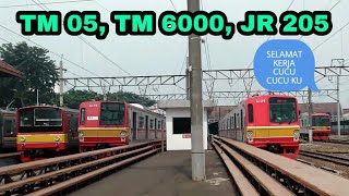 Nonton Kereta KRL Datang dan Berangkat Stasiun Jakarta Kota ~ KRL JR 205, TM 6000, dan TM 05