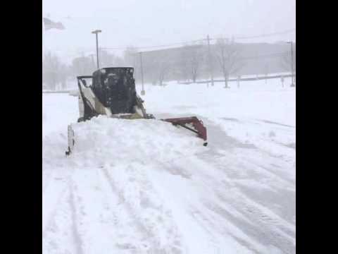 <p>A Danmar employee digs out a Barnes and Noble, in Paramus, in 2016.</p>