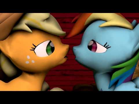 my little pony rainbow dash and applejack kiss