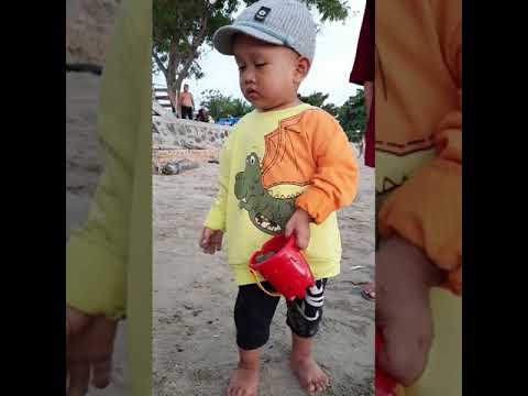 Ada anak menggunakan kekuatan ultraman  di pantai  YouTube