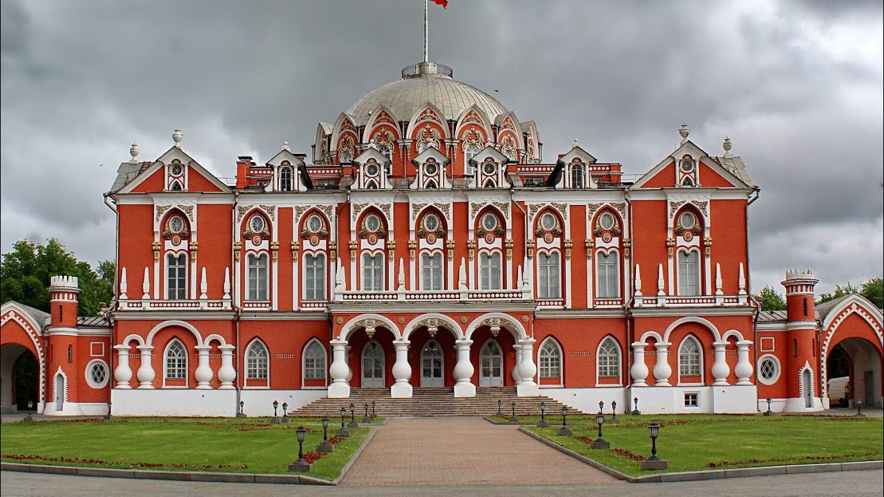 Петровский парк и его достопримечательности.