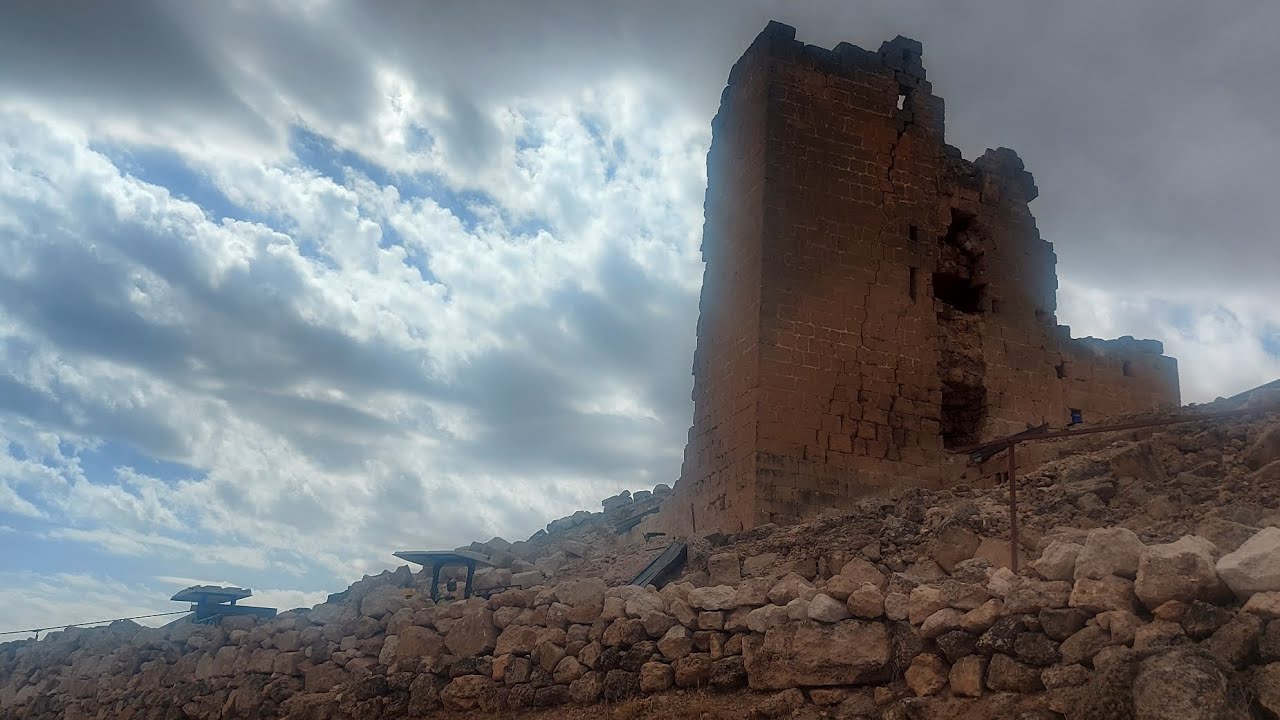 GELİN BERABER ZERZEVAN KALESİNİ GEZELİM.